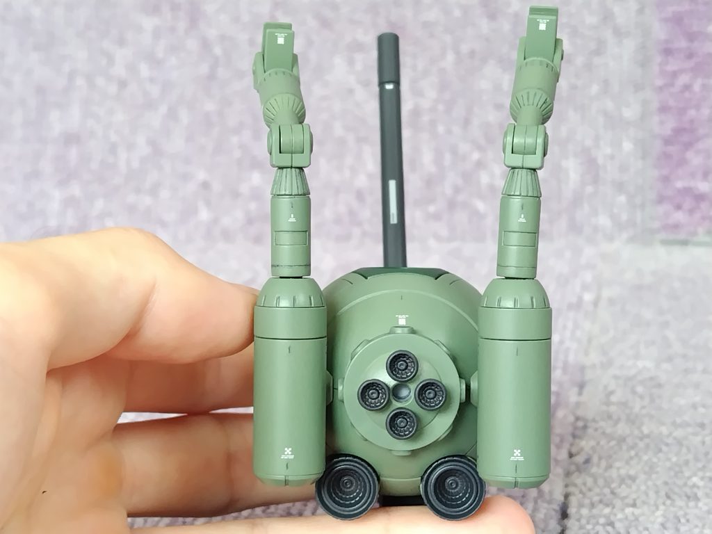 下面も寂しくならないように、ほどほどにデカールを貼りました。