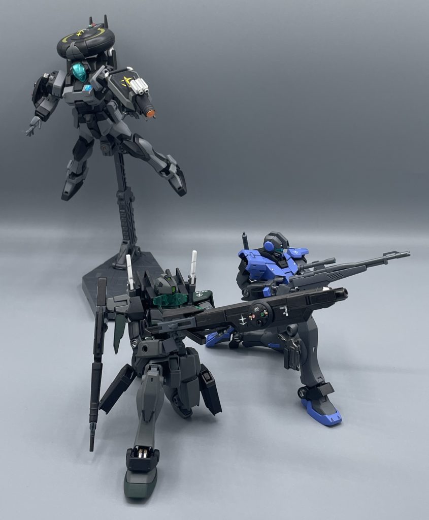 P「敵部隊の位置情報を送信します」S「はいよ~」A「作戦開始…目標を粛清する」 暗殺任務にとって最も重要なことは、可能な限り敵機との会敵を避けて殲滅することである。ファントムが入手した位置情報をもとに、二機のジムコマンドが影から正確な射撃を放つ。