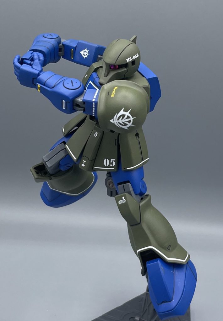 素人め!間合いが遠いわ!! 旧ザクの戦闘と言えば、武器などは必要ないのです。体さえあらば、ガデム艦長のように漢のショルダータックルでガンダムに一矢報いることだってできるのです。古い機体を乗りこなすベテランパイロットほど、カッコいいものはございません。自分はガデム&ザクⅠのコンビが大好きです。 旧ザクと言えば、ザクⅡよりも後にプラモが発売されるが故に、「ザクⅡよりもプラモの出来が上」という面白さがありますよね。今となっては、オリジン版など様々な旧ザクキットがありますが、みなさんはどの旧ザクキットがお好みですか?宜しければ、コメント欄で教えて下さいね。 最後までご覧いただき、ありがとうございました!!(*^-^*)♪♪