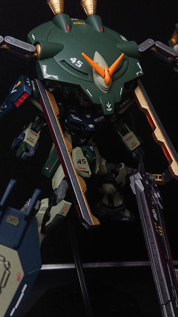 No.45:フォビドゥンストライクhttps://gumpla.jp/eg/1763394ストライクとフォビドゥンをニコイチした突撃・強襲型のストライクです色々と工夫に工夫を重ねた機体ですが、1番拘ったポイントは飛行ユニットをどのように装備されるのかってところですね一発でフォビドゥンとのミキシング機だとわかるところなので個性を出すならここだなと思いましたねw左肩前面に持ってきている時は大型シールドのような役割をもたせ、背部に持ってきたときには大型のブースター、そして誘導プラズマ砲フレスベルグ発射体勢と多岐にわたって使用できるようになりました✨SEED三馬鹿ミキシング改造の中で1番高評価を頂けた機体であり、これまでのストライク改造の中で最も多くの閲覧数といいね数が伸びた機体になります💡自分のストライク改造の中でNo.1の機体です!こういう結果を見ると「やっぱりフォビドゥンって人気のある機体なんだな」と再認識できますねw