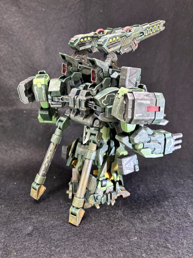 バックパックの下のほうがスカスカだったのでレールガン撃つときに機体を固定するためのアウトリガー(?)的なもの付けてみました。材料はガンプラ用のスタンド。遠くから見たらプロペラントタンクに見えなくもない?