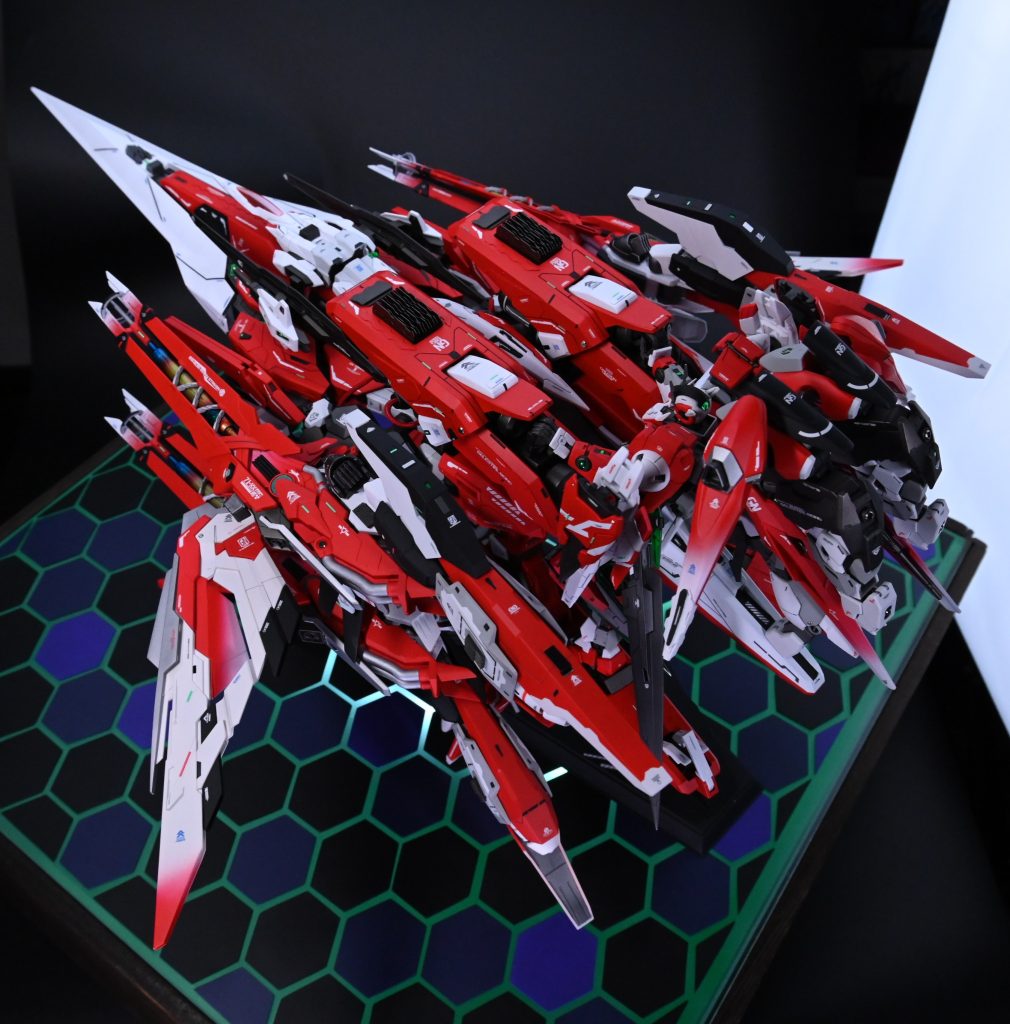 上から見下ろすと戦闘機らしいフォルムになります