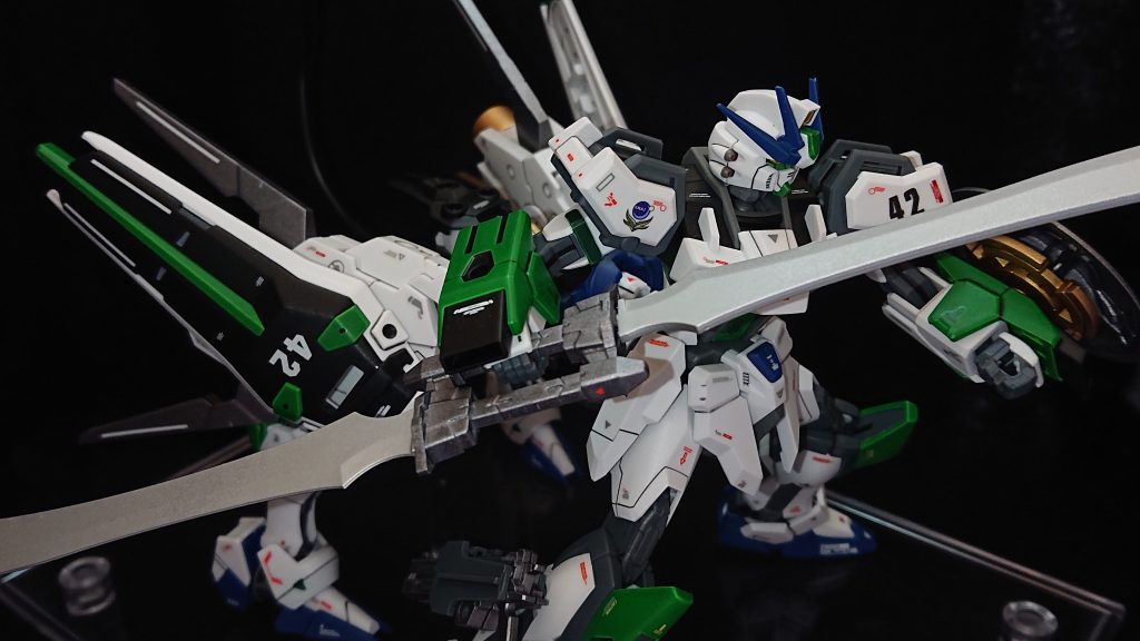 No.42：スティードストライクhttps://gumpla.jp/eg/1714984ビルドシリーズコンに参加した機体で、馬をモチーフにしたストライクのつもりだったのですが、どちらかと言うとケンタウロスみたいな感じになりましたねｗこの改造案はいつか挑戦したいとずっと温めていた改造案で、本機体を制作する前にシュバルゼッテをベースとした馬型の機体を作って予行練習などを行っていましたｗおかげでより良いストライクに仕上げることが出来たと満足しています💡キット2つ分となかなかコストの高い改造なので、おいそれとは手が出ない改造だったりするのですが、改良したい課題点なんかが残っていたりするので、もう何機か挑戦したいなと思っていたりｗやっぱり馬体の方は鉄血系か水星系が自分的にはしっくりくる気がしているんですよねｗ