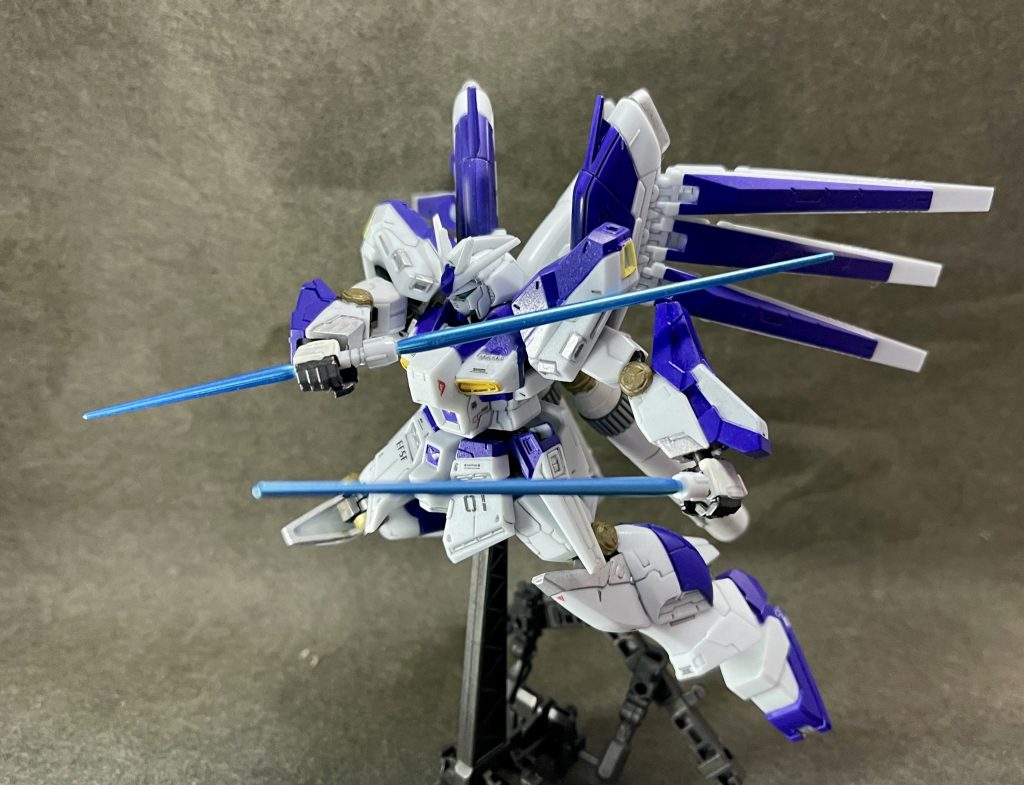 アクション③ビームサーベル(オプションパーツセット)は両刃展開状態×1と片刃展開状態×2が付属