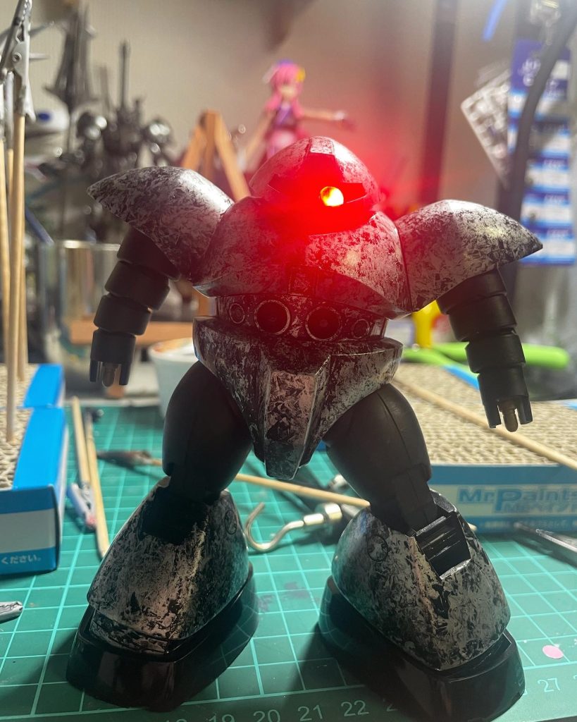 途中経過です。腕と太ももはアクリルガッシュ筆塗りです。この後クリアブルーでスプレーしました。