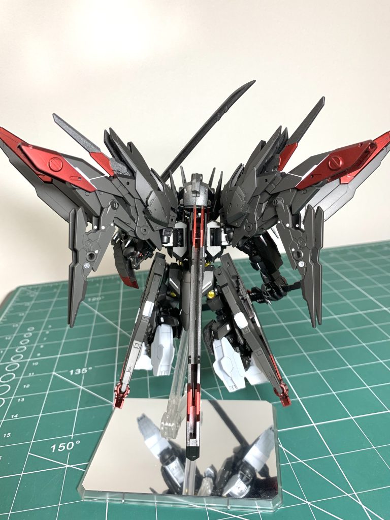 バックパックにサブアームを増やして8本の刃がモビルアーマーを殲滅する設定です！