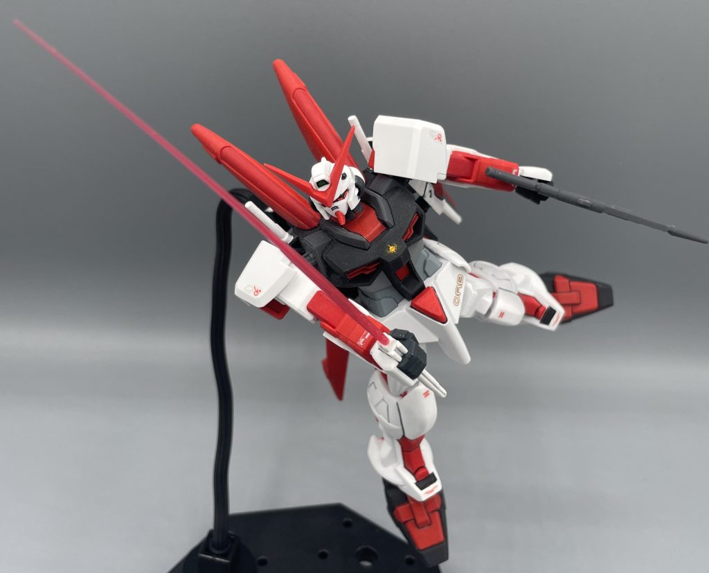 70式ビームサーベル ビームサーベルはコレクションシリーズには付属しませんので、本家レッドフレームに貸してもらいました。 ★本家レッドフレームはこちら↓↓(*^^*)https://gumpla.jp/old/2129752  このビームサーベルも、GAT-Xシリーズと同等の切れ味を持っています。その上、出力の調整が可能という点で、他国のビームサーベルより優れている点もあるんだとか。さすがは量産機。なのに劇中で何故あぁも弱いのだ・・・