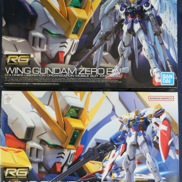 RG 17番のWING GUNDAM ZERO EWRG 20番のWING GUNDAM EWを作り始めました。[RG 20番のWING GUNDAM EW]SEED同様に小さい！ってのが素の感想GUNSTAの皆さんのアドバイス「腕が千切れる」を気を付けながら作りましたが、、さすがのバスターライフル！手の中のつっかえが折れました！相変わらずの【切る前に塗る！】で製作です。（2枚目）