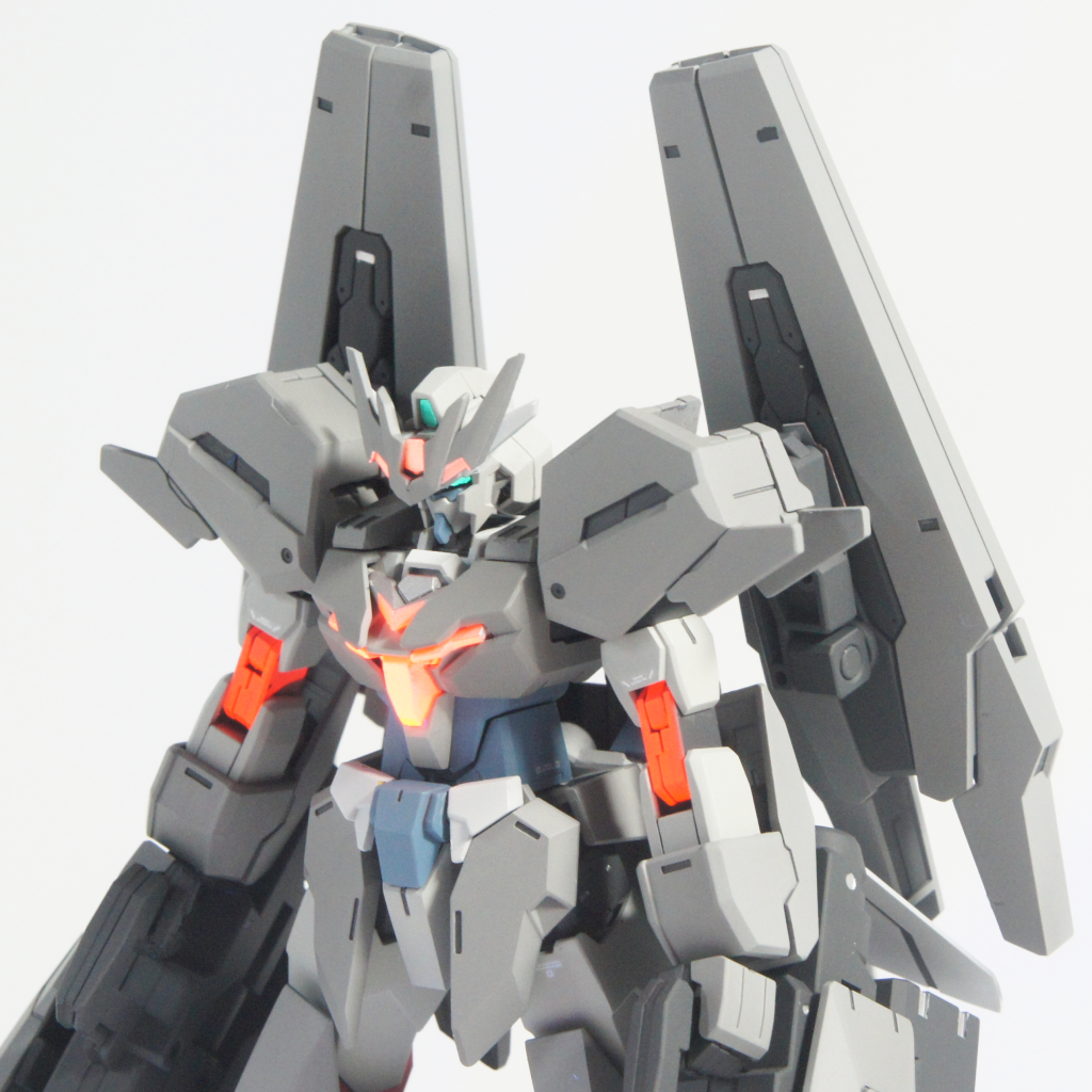 今回もブラックライトルミネを用いてパーメットスコア４で機体の一部が発光するの表現。