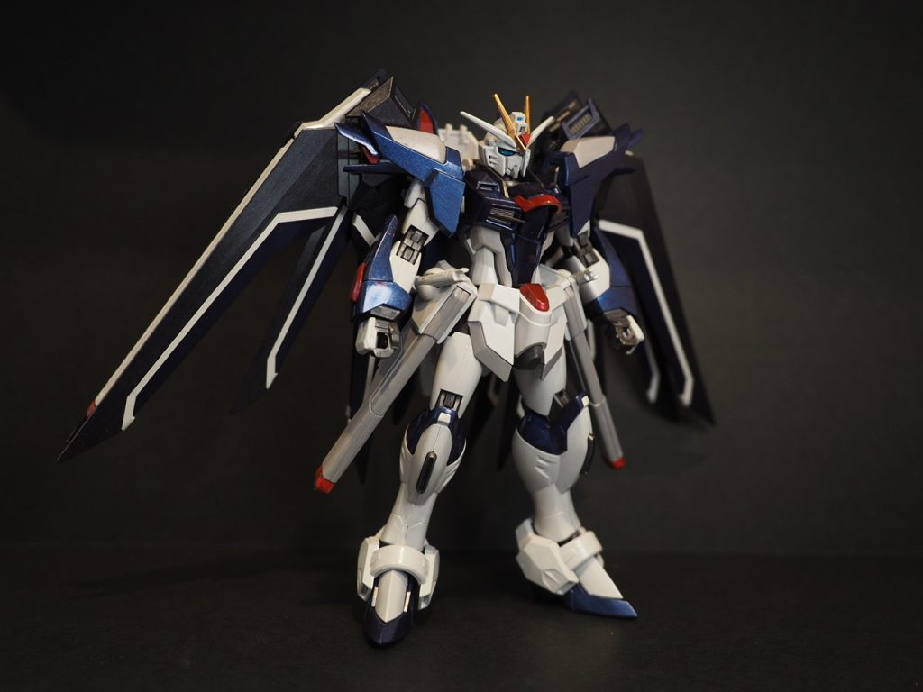 翼の白部分はシールです。