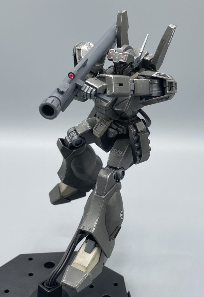 バズーカ 超カッチョいいバズーカですが、特にネーミングがあるわけではなく「バズーカ」です(笑) グリップ前方には予備弾倉が配備でき、様々な種類の実弾頭を射出することが可能です。