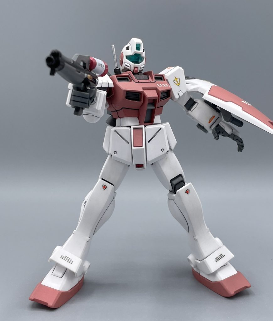 ビーム・ガン ジムと言えば、ビームスプレーガンが有名ですが、これは更に威力を向上させた高威力ビーム兵装になっています。威力の向上に伴い、連射性はやや劣るようです。