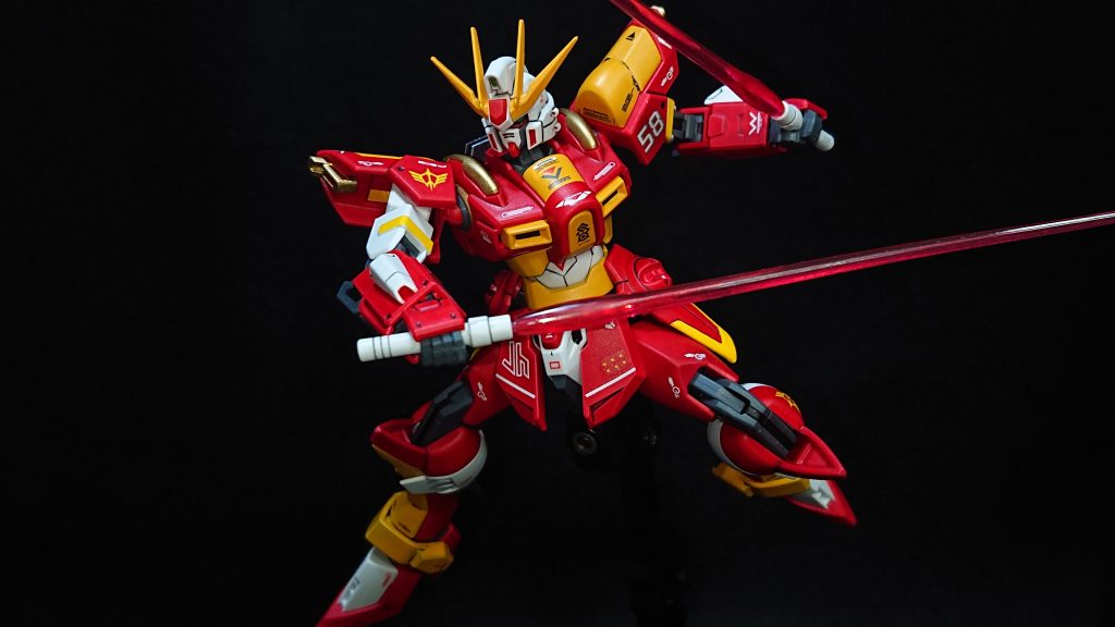 格闘技以外の戦闘方法はサイドスカートに取り付けられているビームサーベルでの斬り合いになります格闘術と剣術を上手く併用しながら戦えると、戦術の幅も広がると考えていますw