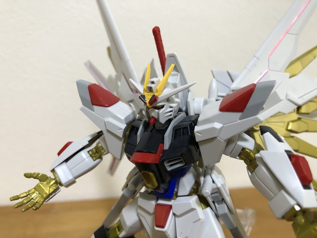 ZZ好きとしてテンション上がった瞬間。「うおおおストフリにハイメガキャノン付いとるー！」からのネガポジ反転演出で「！？」ってなりました。