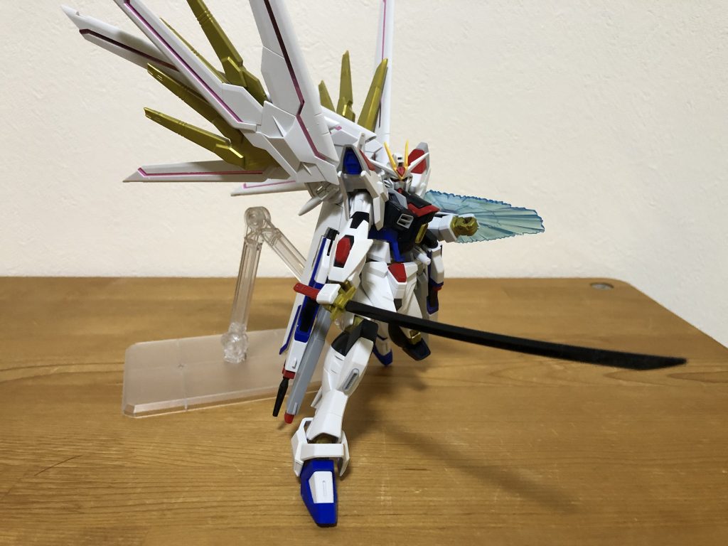 斬り下ろすイメージで。