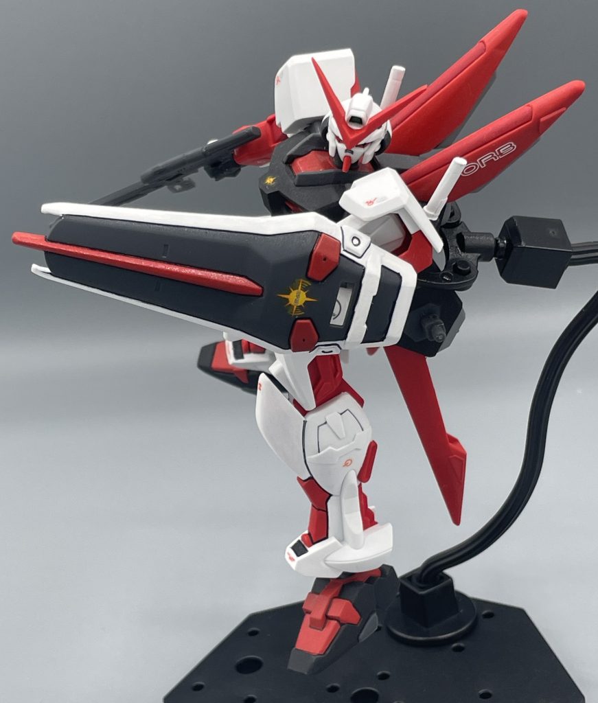 シールド 耐ビームコーティングが施されたシールドであり、消耗品として大量生産されているもの。 ストライクやデュエルのシールドを量産して本家アストレイズのシールドとし、そのシールドを更に大量生産したものが、本シールドです。 言うてシールドなので、デッドコピーというわけではなく、ストライクの盾と同等の性能を持っているんじゃないかと思っています。