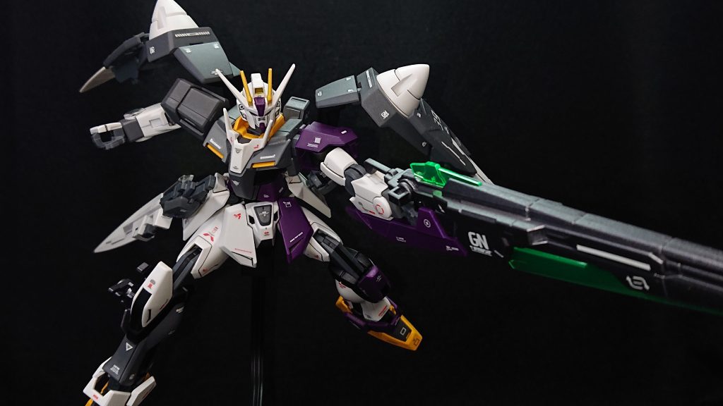 No.39:セブンスソードストライクhttps://gumpla.jp/hg/1677272セブンソードをコンセプトにダブルオー系パーツでミキシングしたストライクになりますメイン武装の件はダブルオー系のを5本、30MMから2本の計7本で構成されています剣を7本も装備している派手な機体をジャーマングレイとラベンダーという落ち着いた色でまとめたことで、上手くバランスが取れたと考えています太陽炉を積むとエネルギー問題が一気に解決できるから便利ですよねwストックがあまり無いので多用はできませんが、どうしてもって時に使いたいと考えていますwダブルオー系のデカールも使っていきたいので今後はもう少しダブルオーシリーズのキットとのミキシングを増やしていきたいですね再販でトリニティの機体が出てくれると嬉しいかもw