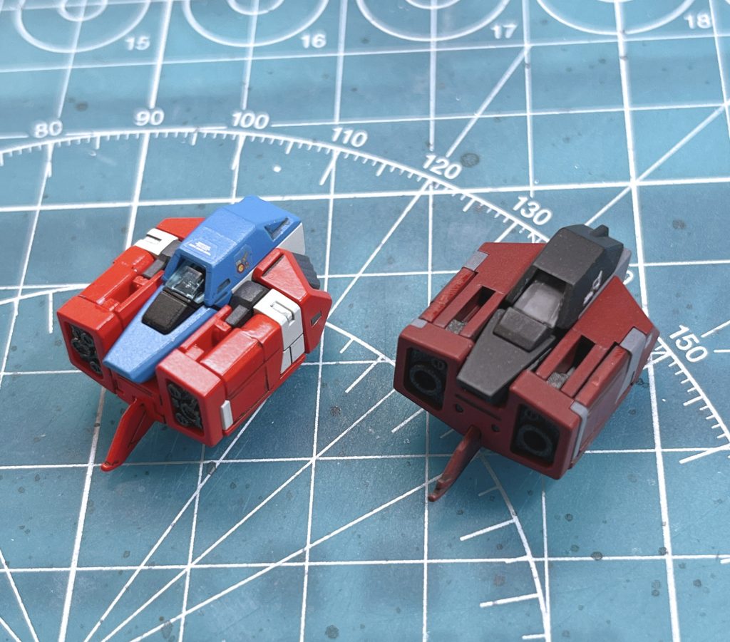 アニメカラーが2.0、リアルタイプカラーが1.0のコアブロックです。2.0は塗装が非推奨なんじゃないかと思えるくらいにクリアランスがギリギリです。あらかじめ塗膜の分をヤスっておくような器用なことはできませんし、面倒です😓