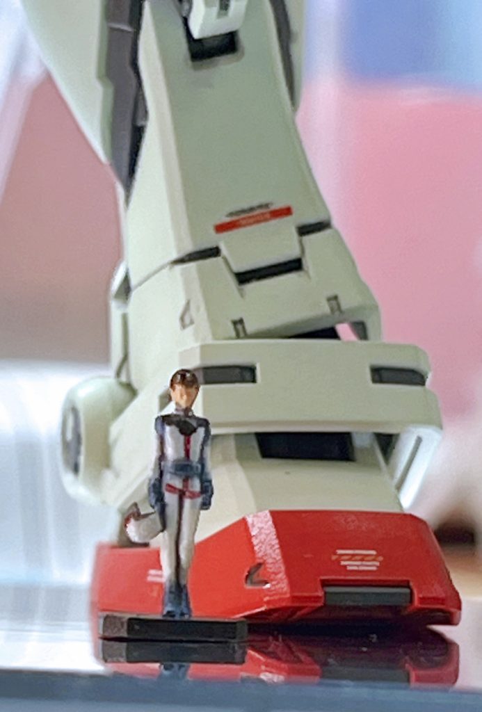 今回1番頑張ったのが、ver.1.0に付属のアムロの塗装です。フィギュアの塗装は楽しいですね。ジオンのモビルスーツと合わせて飾りたいので、ジオンパイロットを2体部品請求しました。
