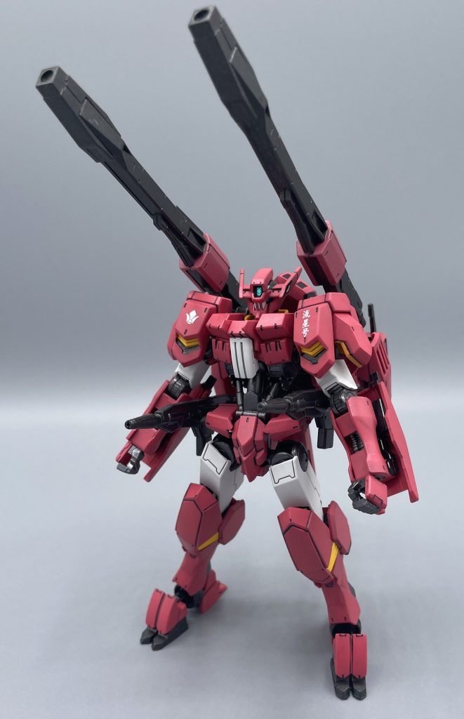 ASW-G-64 GUNDAM FLAUROS(流星号) 鉄華団は〈夜明けの地平線団〉を撃退したご褒美に、火星の鉱山でのシノギをGETしました。ハーフメタルという資源の採掘を行っていた最中、埋没させられてたガンダムフラウロスを発見することとなります。 鉄華団ではフラウロスのスリープ状態を解除できなかったので、おなじみ無敵の技術屋集団「歳星」を頼ることにしました。新たなフラウロスのカラーレシピを添えて・・・。★2代目RYUSEI-GOも是非!!(*^^*)↓↓https://gumpla.jp/hg/2146340