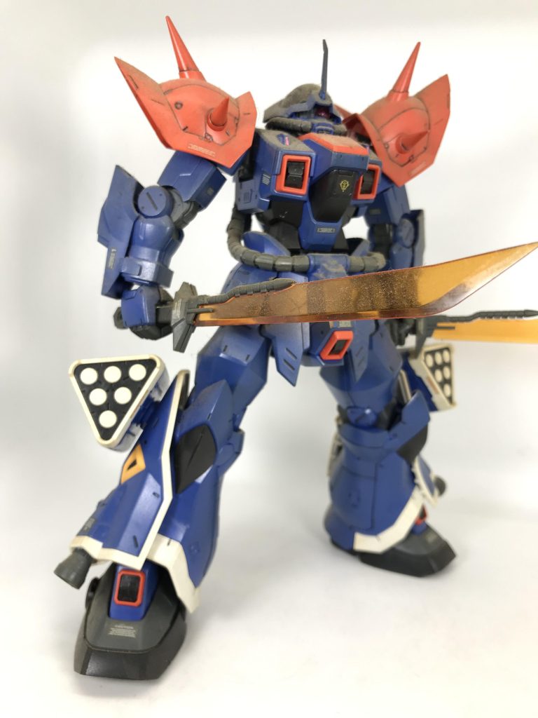 こちらがウェザリング前の8年ほど喫煙室で寝かせていたイフリート改機体カラーが白くないとヤニリング効果がいまいちですね…ホワイト部分とマーキングシール部分がうっすらと黄ばんでいる程度…埃はそこそこ…8年だとこんなもんか…やはりヤニリング作品は20年は熟成させたい😤