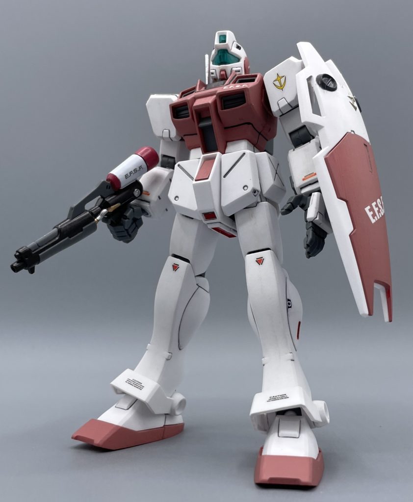 RGM-79GS GM COMMAND SPACE 一年戦争時、地球連邦軍が宇宙戦闘用に開発した量産型MSです。主な改修点として、アポジモーターの増設の他、宇宙活動用に搭載燃料の増量が図られているそうです。★コマンド化Beforeもこだわって作りました↓↓https://gumpla.jp/hg/2034924