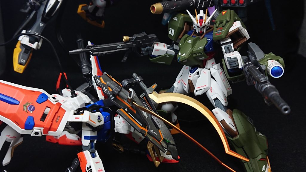 今回はNo.36~No.39までのストライクを紹介させていただきましたこうやって振り返ってみると、やっぱり多くの人に支えられて成し遂げた50機のストライク改造だったと改めて感謝の思いでいっぱいです!特に獣型可変式ストライクはこれまでのストライク改造の中で1、2を争う閃きでしたし、このストライクを作るきっかけをくれたYosukeさんにはホントに感謝しています💡一人で黙々とやっていると、どうしてもマンネリ化してきちゃうんですよねw💦今回紹介したストライク達はどうだったでしょうか?気に入ったストライクがあると嬉しいのですがw次回からは40番台のストライク達になります工夫と趣向を凝らした可愛いストライク達なので、次回も見てやってくださいw