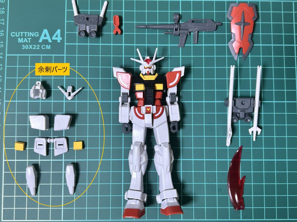 EGのRX-78-2がベースなだけに一部の余剰パーツも出ます。 シンプルながらも切り替え出来る仕様なのもお値段以上の満足感がありますね。