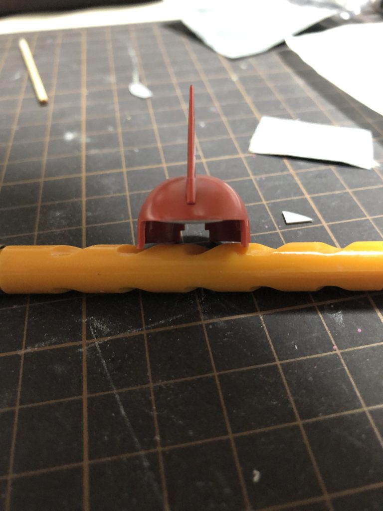 頭部のモノアイ上部かさ増し！プラ板にて