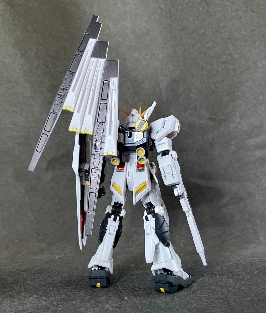 リアビューバックパックのバーニア部に市販パーツを取り付け。ただ接着しただけだと強度に問題がありそうだったので、1.5㎜アルミ針金を芯にして補強してあります。