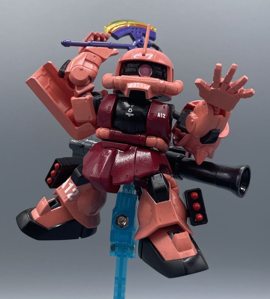 ヒートホーク ヒートホークにはイエローのクリアパーツが使われており、非常に見栄えが良いです。また、ヒートホーク用の持ち手もあるのでポージングがよく決まります。