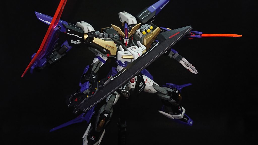 今回のお気に入りポイントは“機体カラー”と“ファイター”です今回の機体カラーはいつものフィーリングではなく、しっかりとした目的意識をもって塗装できたのが上手くいった要因だったのではないかと考えています悪役機らしくもあり、どこかヒロイック感を感じる絶妙な配色だったと自信を持っています！ファイターのデザインも良い線いっていると思っています一目で飛行機だとわかるデザインを残しつつ、手数を増やすという目的をしっかり落とし込めている自慢のファイターになっています！改造案をくださった夢胡蝶さんとSont@さんにはホントに感謝しかございませんありがとうございます！では、最後までご覧いただきありがとうございました