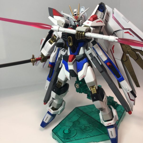 HGマイティーストライクフリーダムガンダム