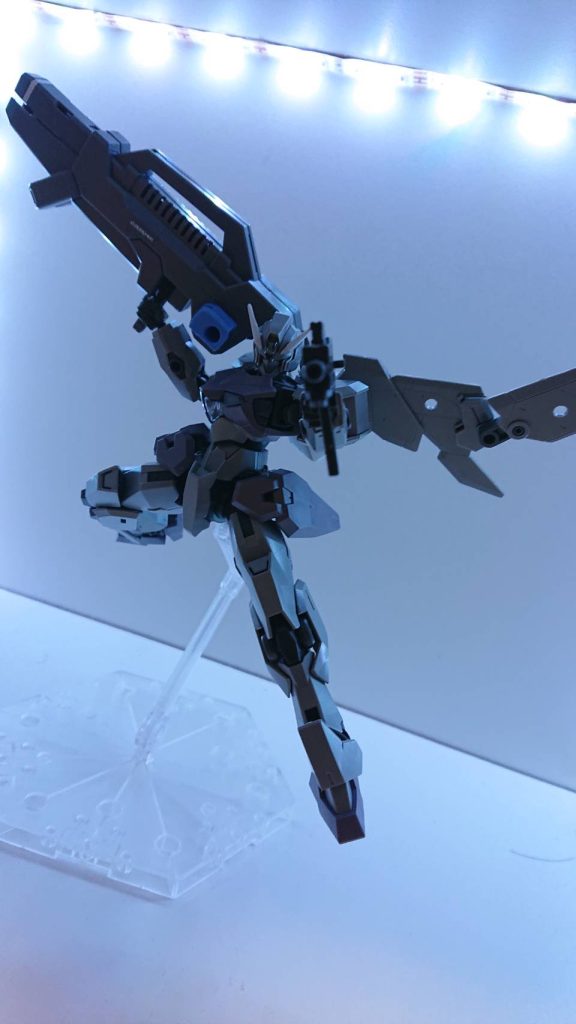 ガンヴォルヴァの武装であるビームカービンも装備している。あくまでもジョーカーズキャノンがリチャージ状態の時に使用するときの主な銃撃武装になるが、威力は特に変わっていないため火力不足が問題となっている。