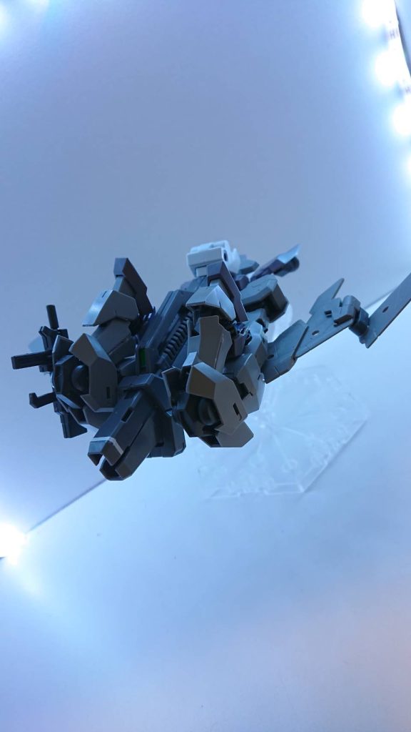 そして本機最大の特徴といっても過言ではない変形機構。武装であるジョーカーズキャノンを軸とし、パーツがターンXのように分離しドッキングすることで変形が可能となる。またこの状態では機体のエネルギーをビームエネルギーへと変化させることでもう一つの必殺技「マキシマムドライヴキャノン」を放つことができる。使用後は著しく機体スペックが低下するが、その分マキシマムドライヴキャノンンの威力は異常なほどに高い。さて、次回はガンダムX…と行きたかったのですが購入できませんでしたので未定です。畜生めぇぇぇぇぇぇ!!!!!それではまた会いましょう!