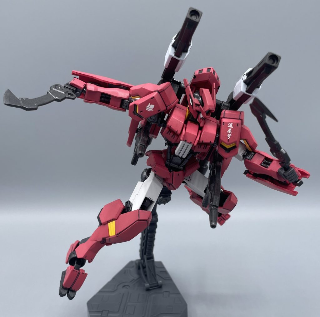 アサルトナイフ 宇宙戦にて大活躍だったアサルトナイフ。「力こそパワー」の鉄血世界において、取り回しも良く頑丈で、先の尖ったこのナイフは敵からしたらかなりの脅威でしょうね。なにより形状がカッコいい!!(>_<)※こちらはフラウロスのキットには付属せず、オプションセット7に付属します。