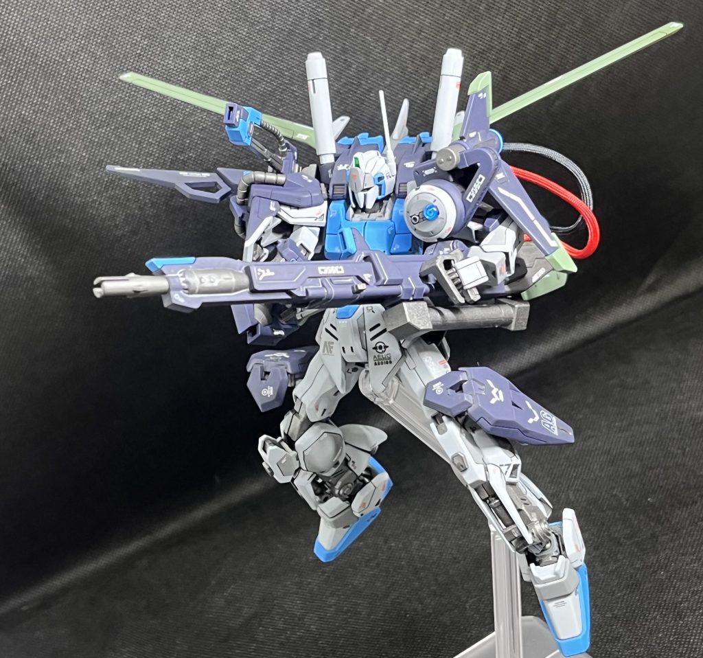 ランチャー左から30mmオプションのエネルギーチューブ風味。でかい大砲にエネルギーチューブもまた浪漫砲ではないでしょうか!