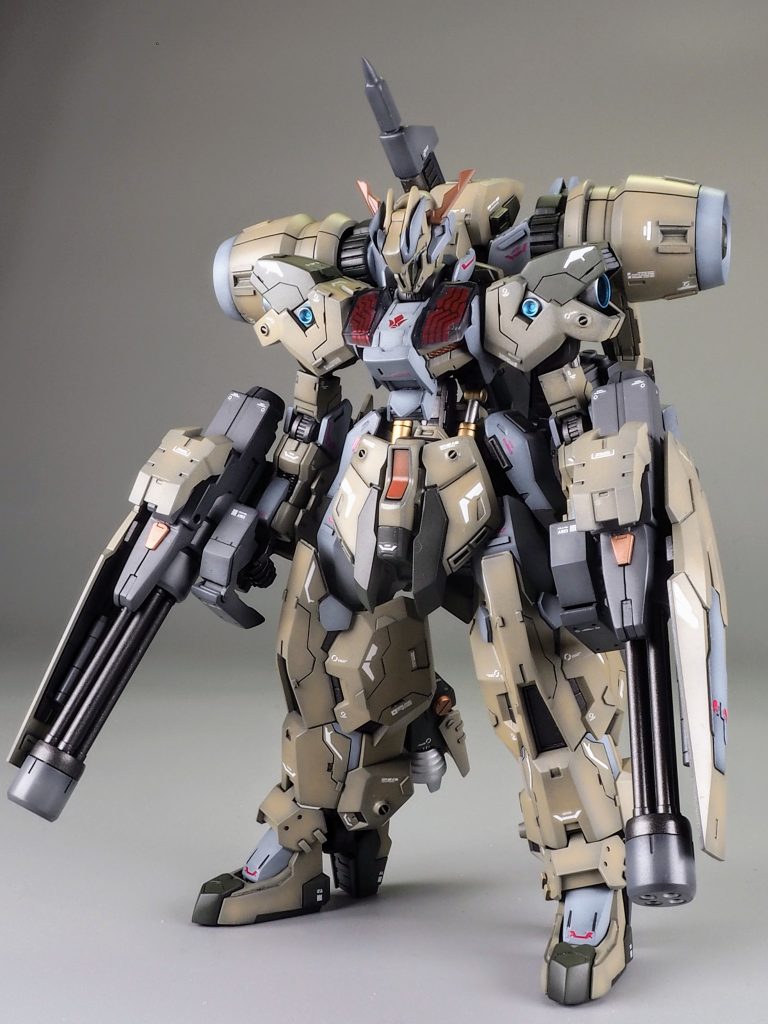 フル装備状態です。高出力なエイハブリアクターと強靭なガンダムフレームの恩恵でかなりの重武装が可能な設定です。