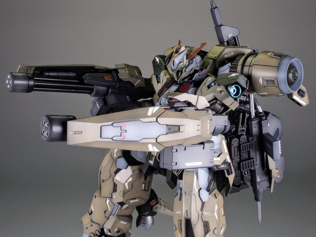 サブアームはコトブキヤのパーツを使いました。
