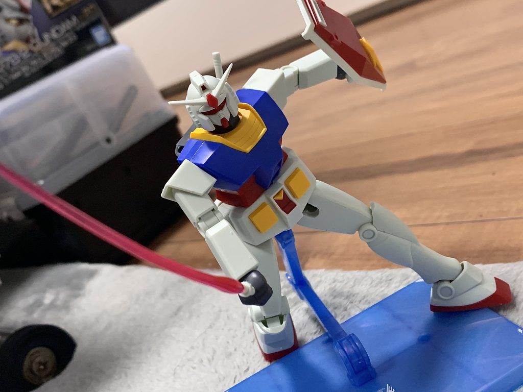 主に股関節、胴体、足首、首に針金をしこみフレキシブルな可動を可能としました針金自体もなかなかの強度ですんごいグリグリ動きますネ