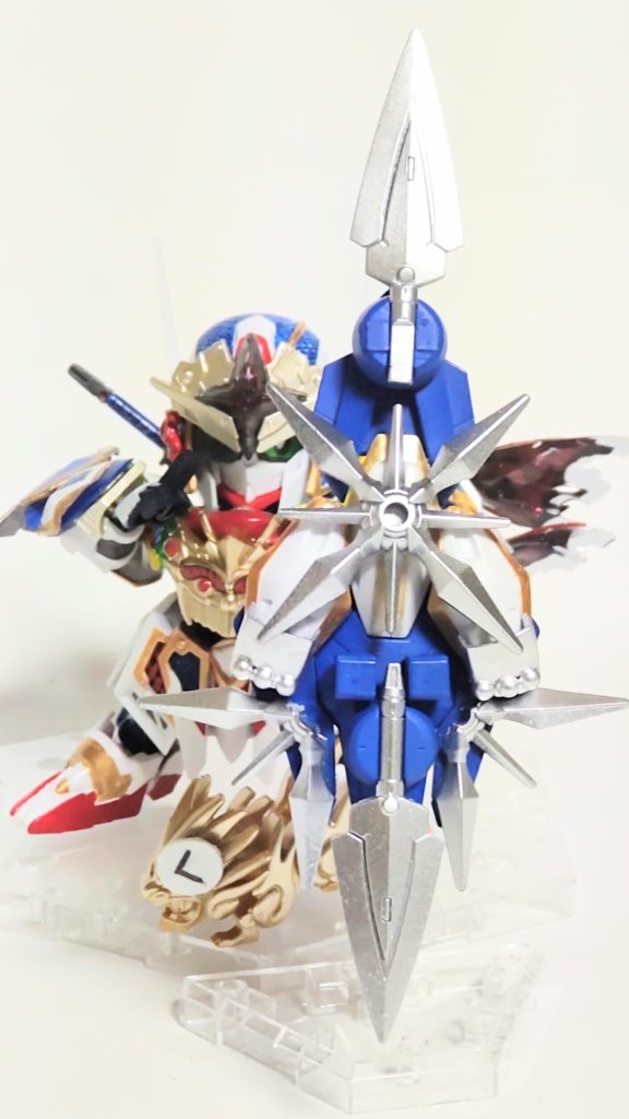 土遁の術大苦無型の盾を召喚して攻撃を防ぐ術。