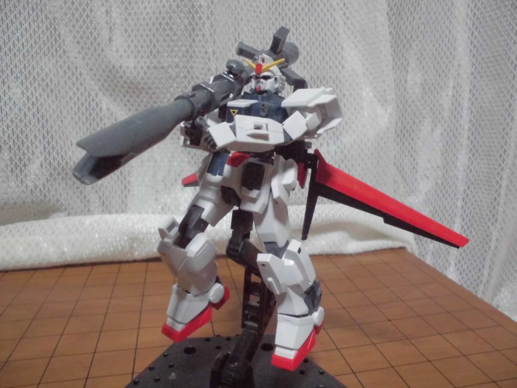 EXAMシステム発動中のアクションポーズその2ロケット砲『ストライクバズーカ』を装備して砲撃!!