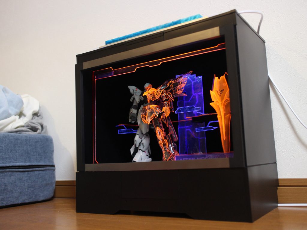 リビングの生活照度でもこんな感じで光ります。