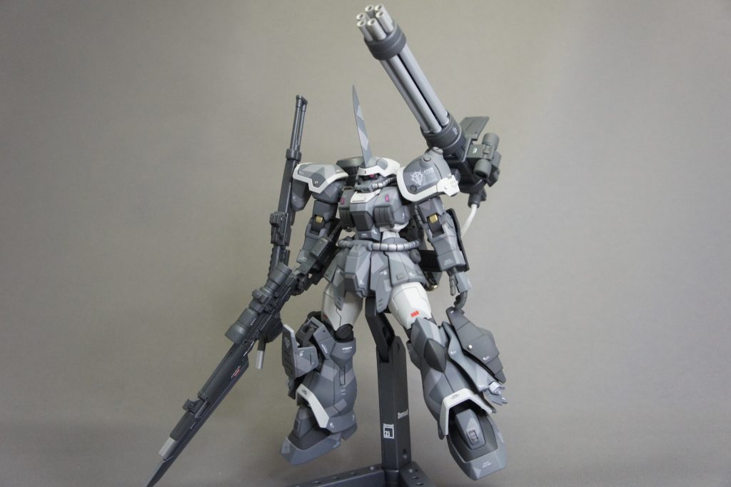 全体的に武装モリモリにしました!ガンブレード、ショットガン、ガトリング、マシンガンが付いてますビルドパーツのジャイアントガトリングが特にデカいです笑