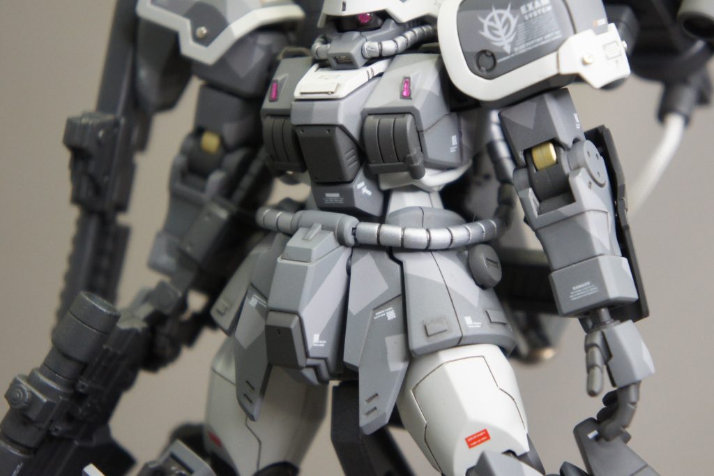 デカール多めに貼ってます