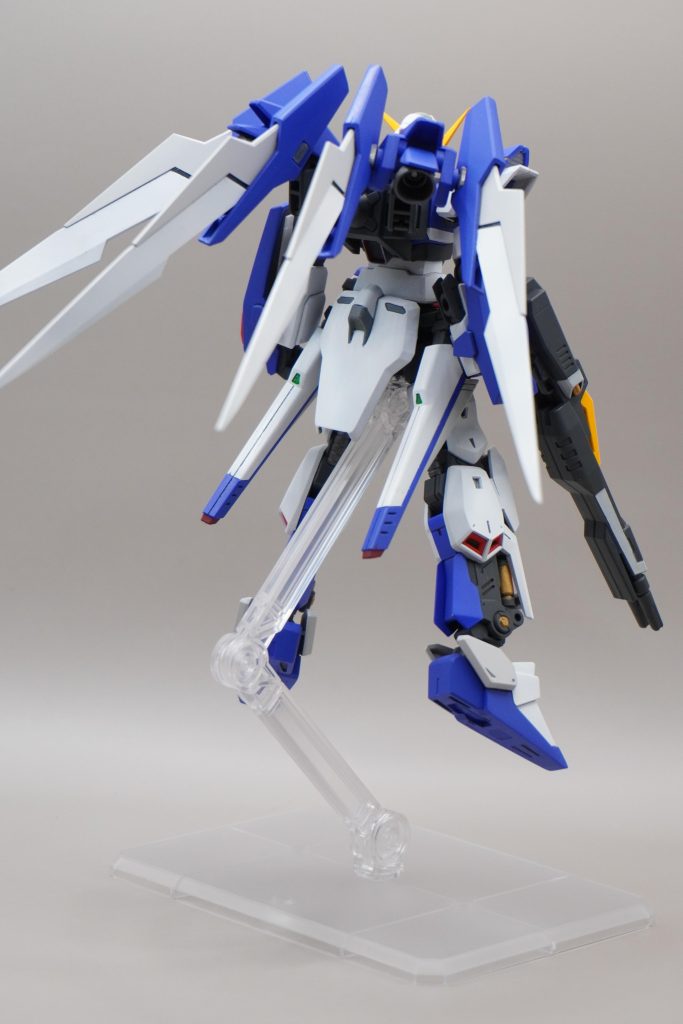 バックパックは武装なし。推力アップと外部動力の目的で装備しています。