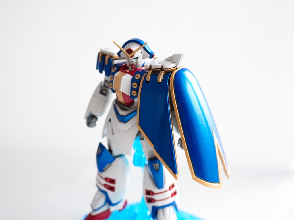 Gガンで一番好きなのはガンダムローズ。SDの武者ローズも大好きです。だってめっちゃかっこ良くないですか！　紳士的なアシンメトリーのデザイン。しかもバラのビット！（ジョルジュはNTじゃないけども）そんなローズがついにHGで新規造形ですよ。もう嬉しくて嬉しくて、どう作ろうか悩んでいたのですが、この素晴らしい造形を活かしてシンプルに丁寧に作ることにしました。