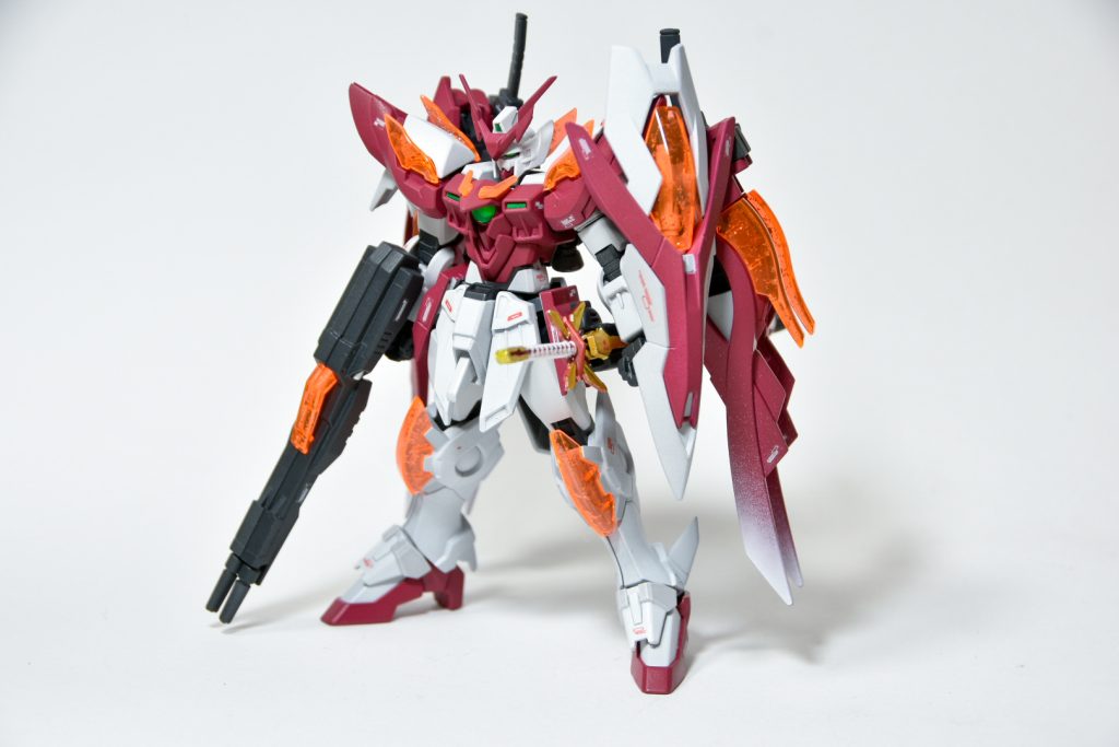 元キットはウイングゼロ炎、そこにHGACウイングと旧キットエピオンをミキシングして曹操ウイング倚聖CEOから刀を拝借しています。