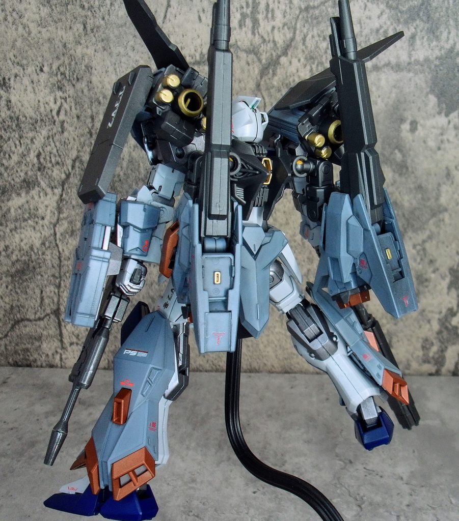 後ろ合わせ目消しときゃ良かったと後悔。バックパックのキャノンはネプテイトアーマー＋ウエポンセットで作ってます。肩部の裏側はアストレイを少し意識して推進機をつけてます。