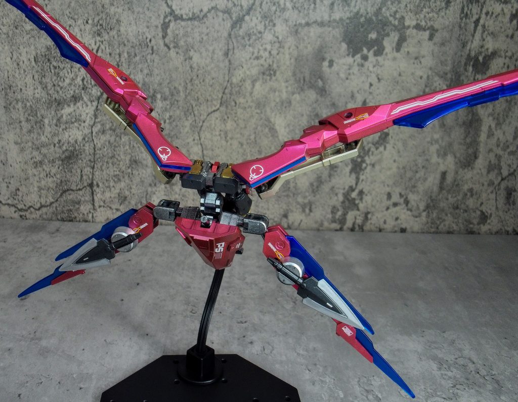 ファトゥムバックパック時単体。変形時のイージスを彷彿としてもらえたら嬉しいな。戦闘機状態からサバ折りにするとこの状態。